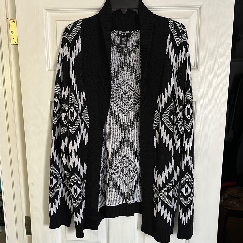 Wrangler black and white sweater